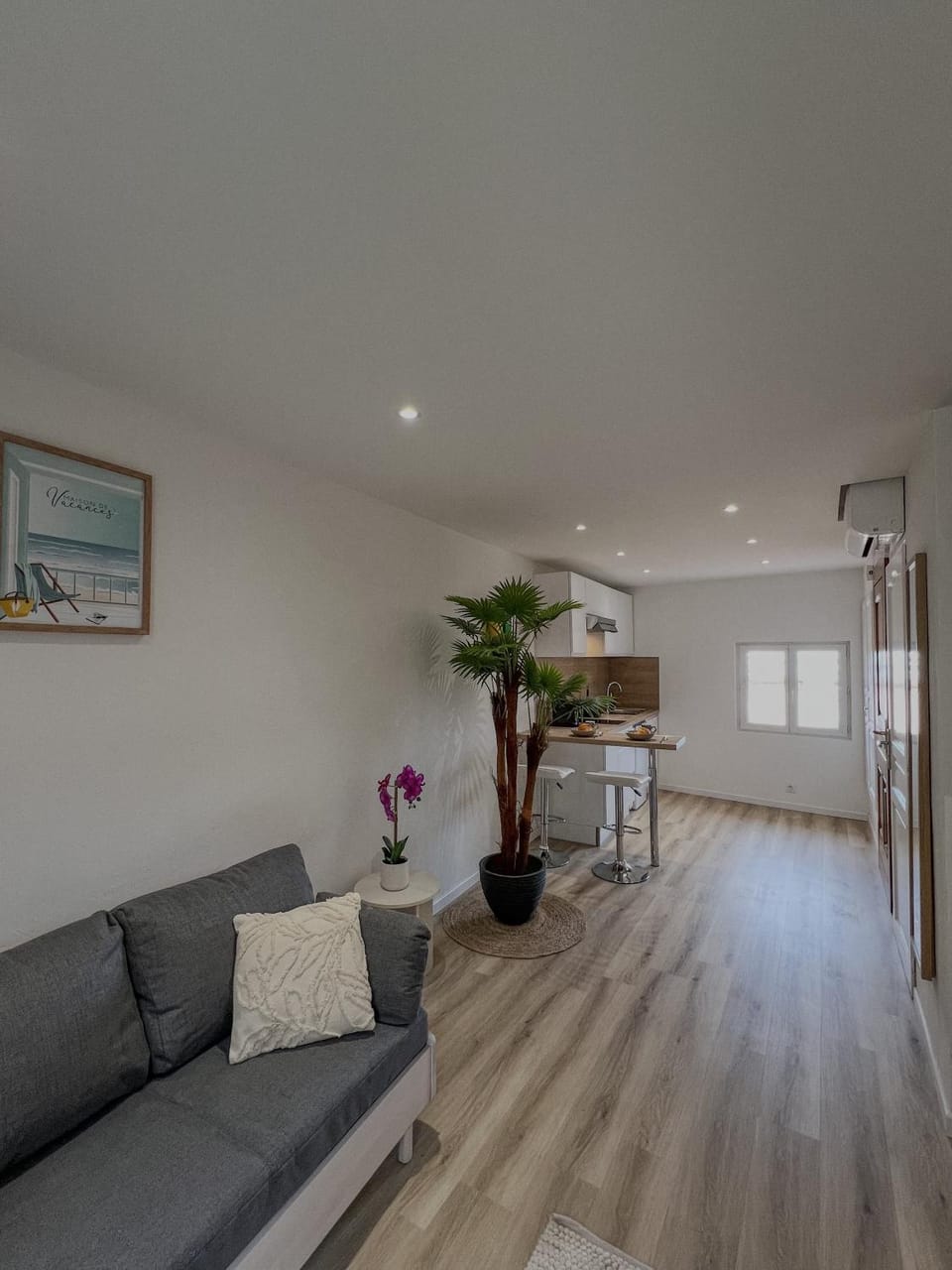 Kitchen or kitchenette, Living room, Seating area
