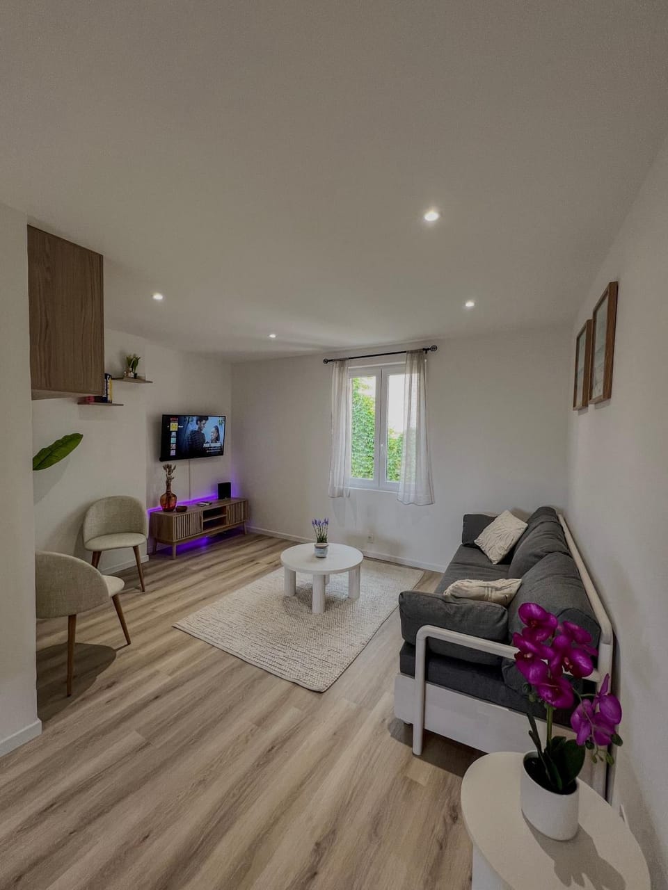 TV and multimedia, Living room, Seating area