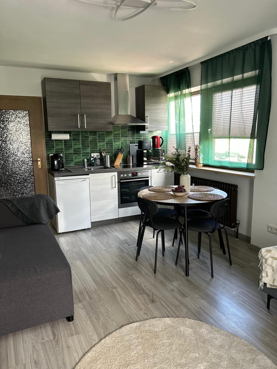 Kitchen or kitchenette, Living room, Seating area, Dining area, pet friendly