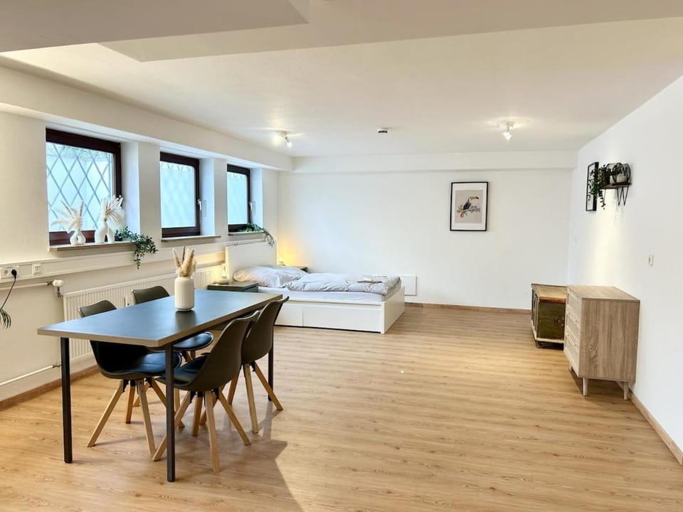 Bed, Dining area, Bedroom