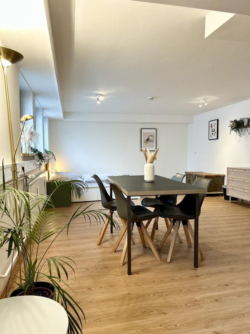 Seating area, Dining area