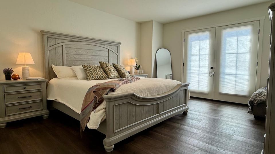 Homestead Village - Two Bedroom Condo Ground Floor Apartment in Sandpoint