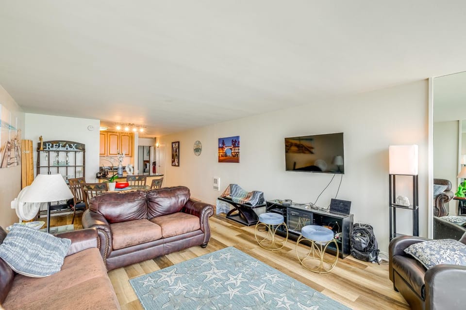 Oceanfront San Diego Getaway: Steps to Beach! House in Pacific Beach