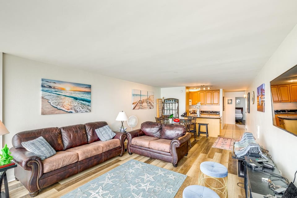 Oceanfront San Diego Getaway: Steps to Beach! House in Pacific Beach