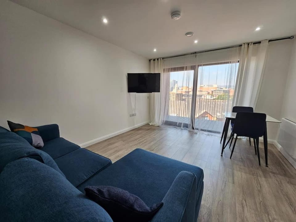 2 BR City Centre Apartment with Terrace House in Belfast