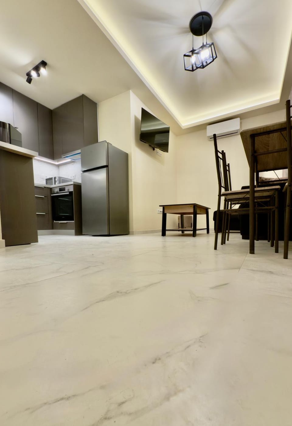 Kitchen or kitchenette, Dining area, oven
