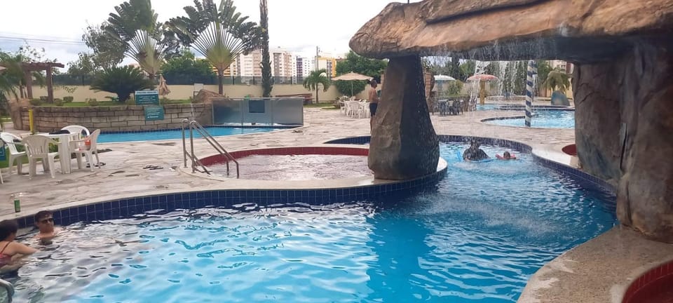 Flat em Caldas Novas no Golden Dolphin Supreme e próx Shopping Singapura com Utensílios e conforto Apartment in State of Goiás