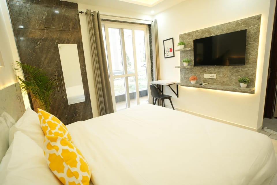 The Empire Stays , Golf Course Road Hotel in Gurugram