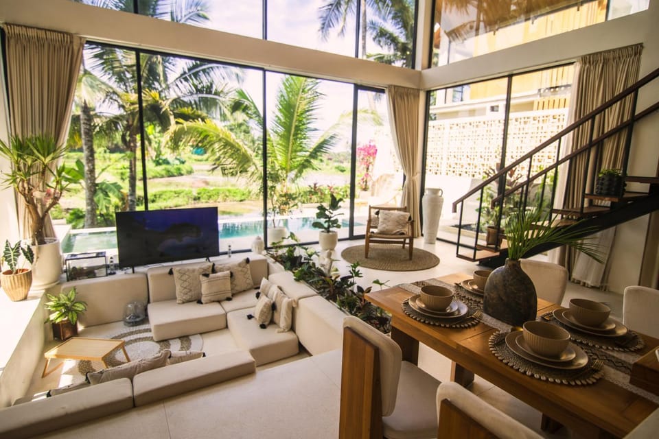 Garden, TV and multimedia, View (from property/room), Living room, Seating area, Garden view, Pool view