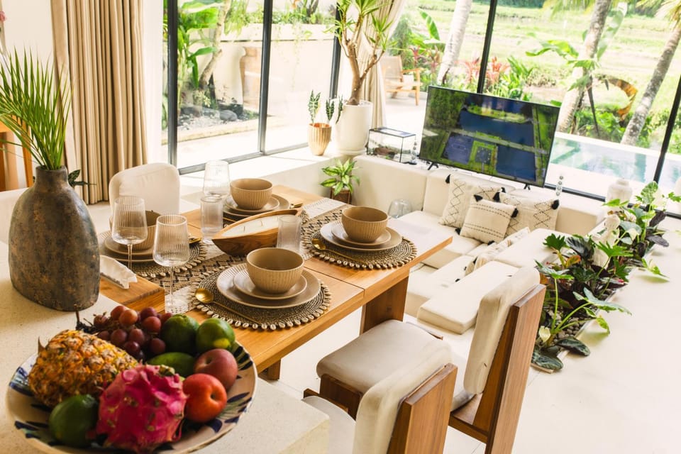 Garden, Coffee/tea facilities, Food and drinks, Dining area, Food, Garden view, Pool view, Swimming pool, Drinks