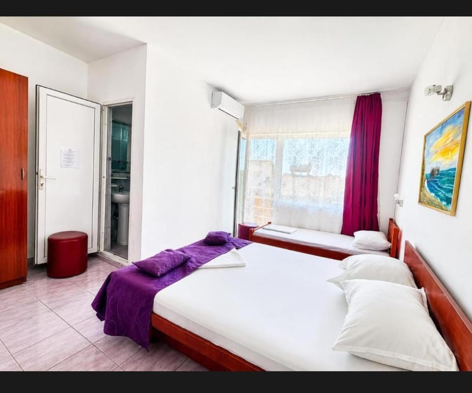 La Fery din Costinesti Bed and Breakfast in Constanța County