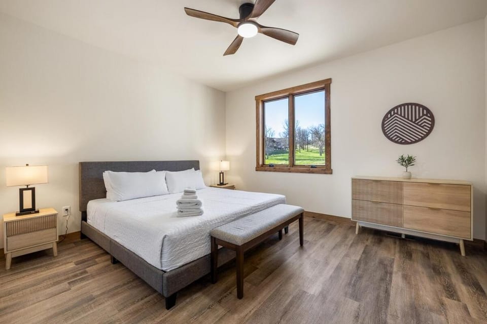 Bed, Photo of the whole room, Bedroom, towels