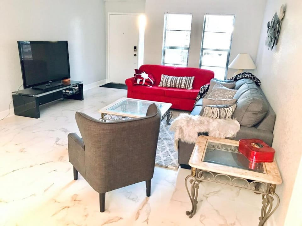 3 Bedroom House with pool, 10 min from the beach House in Pinellas Park