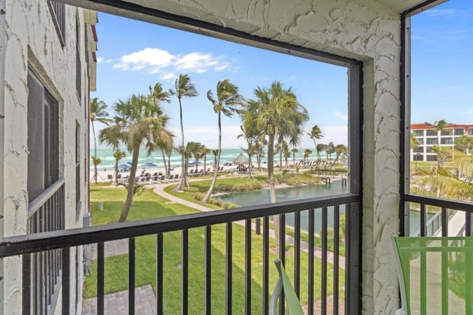 Pointe Santo E23 House in Sanibel Island