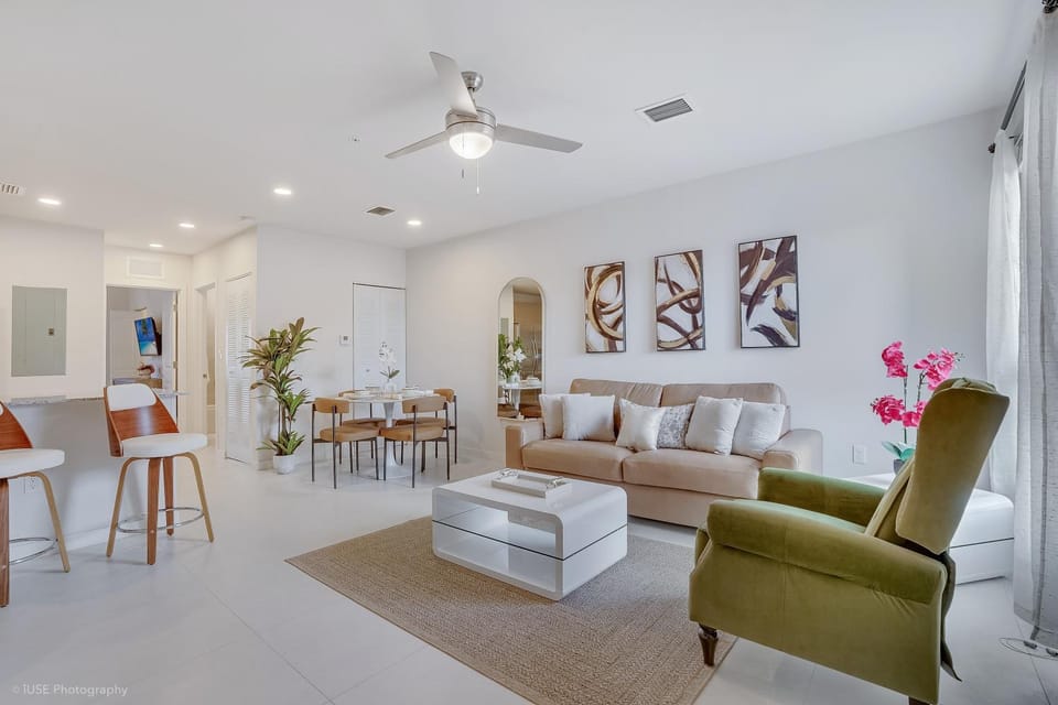 Living room, Seating area, Dining area