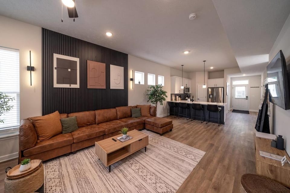 Arcade Game Room! Luxury New 3BR CLE Clinic UnivCircle Little Italy House in Cleveland Heights