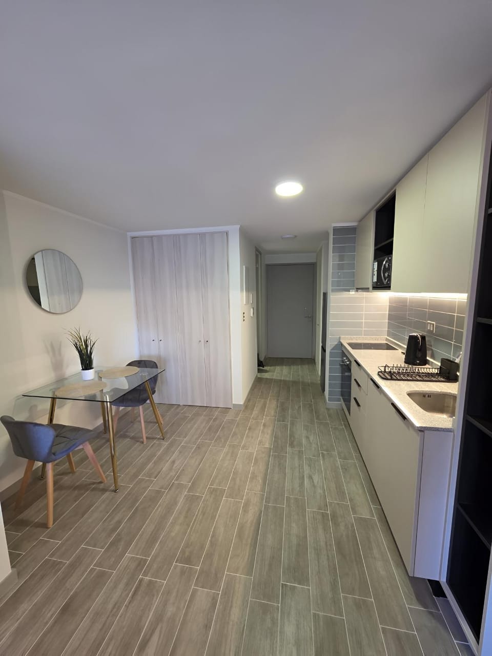 Kitchen or kitchenette, Dining area