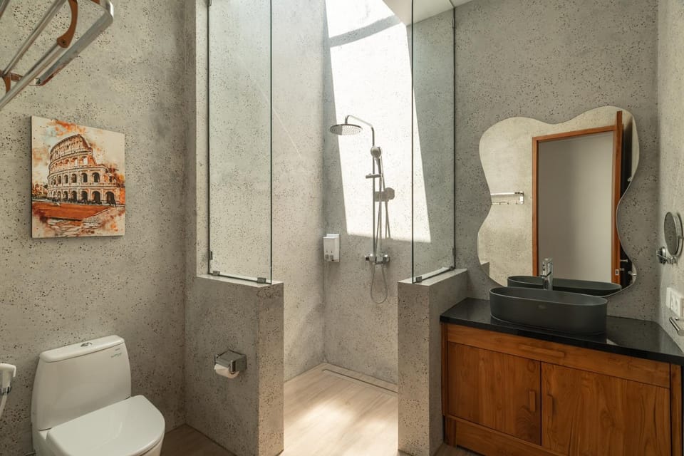 Shower, Toilet