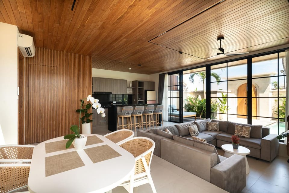 Kitchen or kitchenette, Living room, Seating area, Dining area