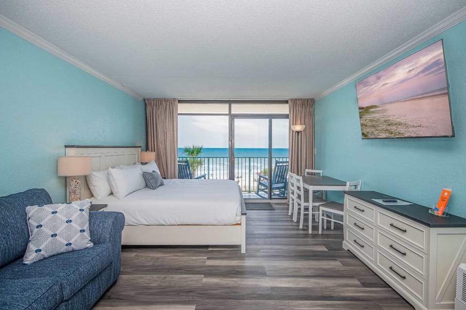 Stylish Oceanfront KING Pool P22 House in Myrtle Beach