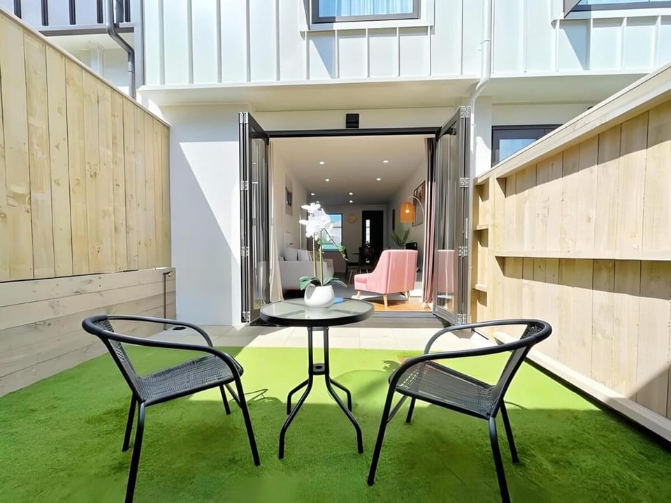 City New Townhouse 2BR 2BA w yard, Parking & AC Heater pumb House in Auckland