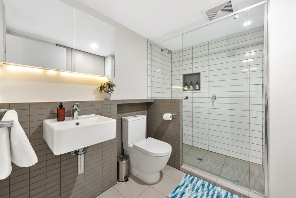 Modern and Central South Bank Apartment! Walk to CBD Apartment in Brisbane City