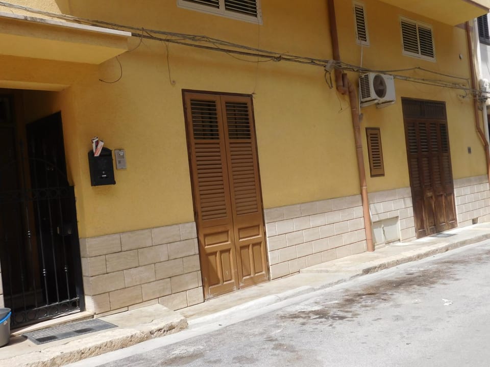 Property building, Day, Neighbourhood, Street view