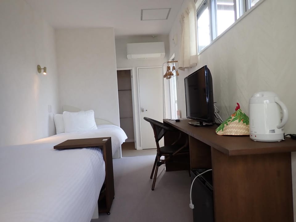 Bed, TV and multimedia, Photo of the whole room, Bedroom, air conditioner