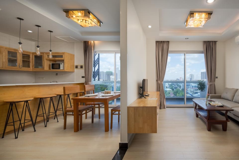 Kitchen or kitchenette, Living room, Seating area, Dining area, City view, minibar