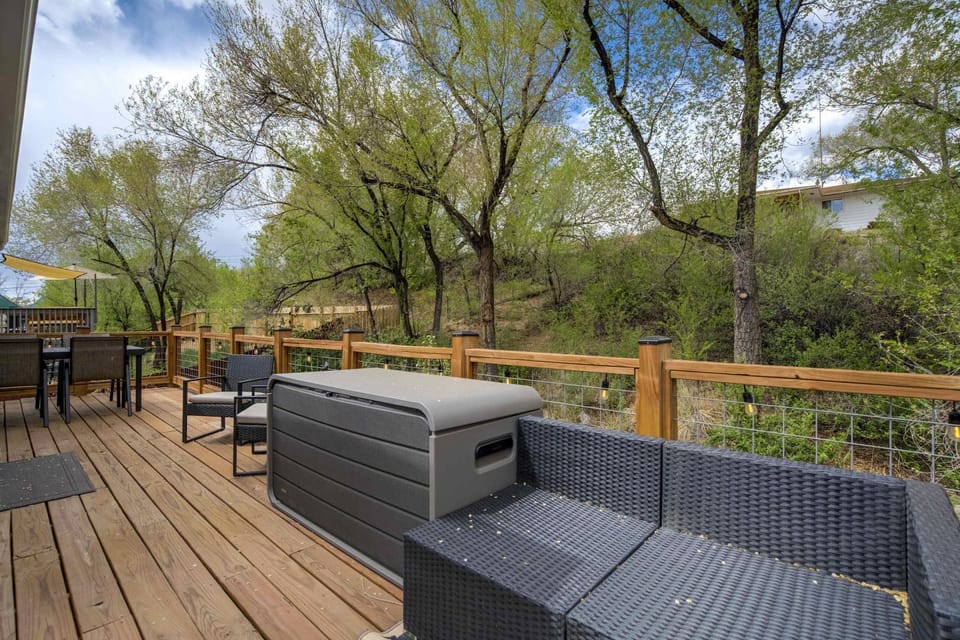 Traveler's Terrace Old Colorado City Fire Pit House in Colorado Springs