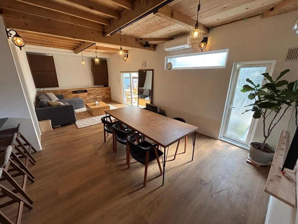Seating area, Dining area