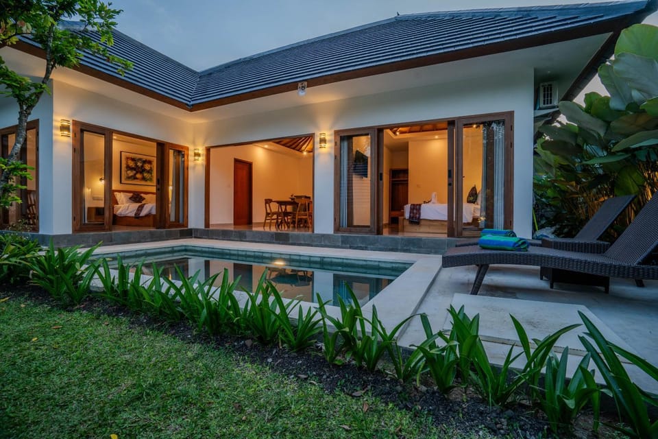 Property building, Garden view, Swimming pool