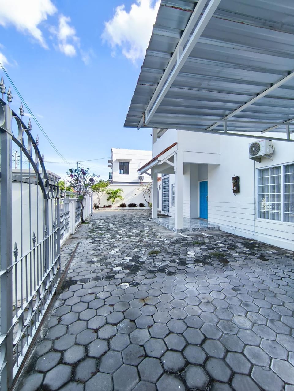 Property building, Day, Parking