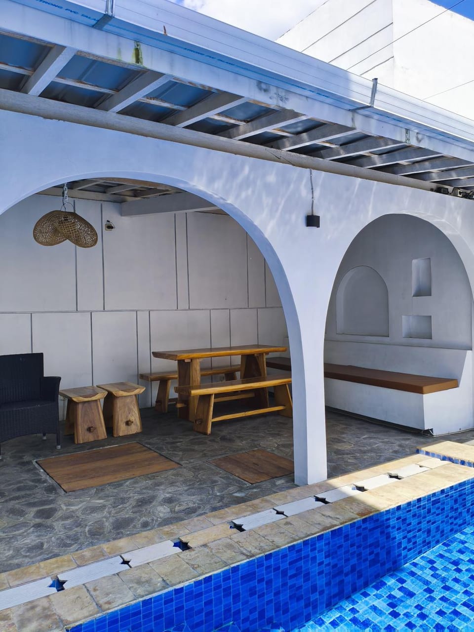 Day, Pool view