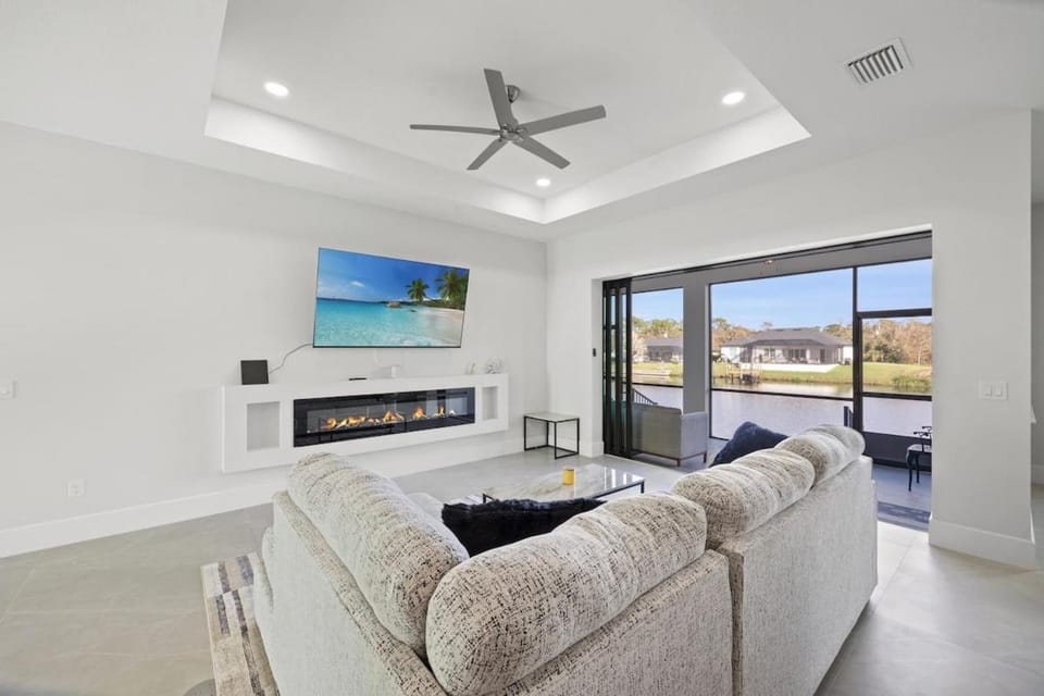 Modern Waterfront Bliss House in North Port