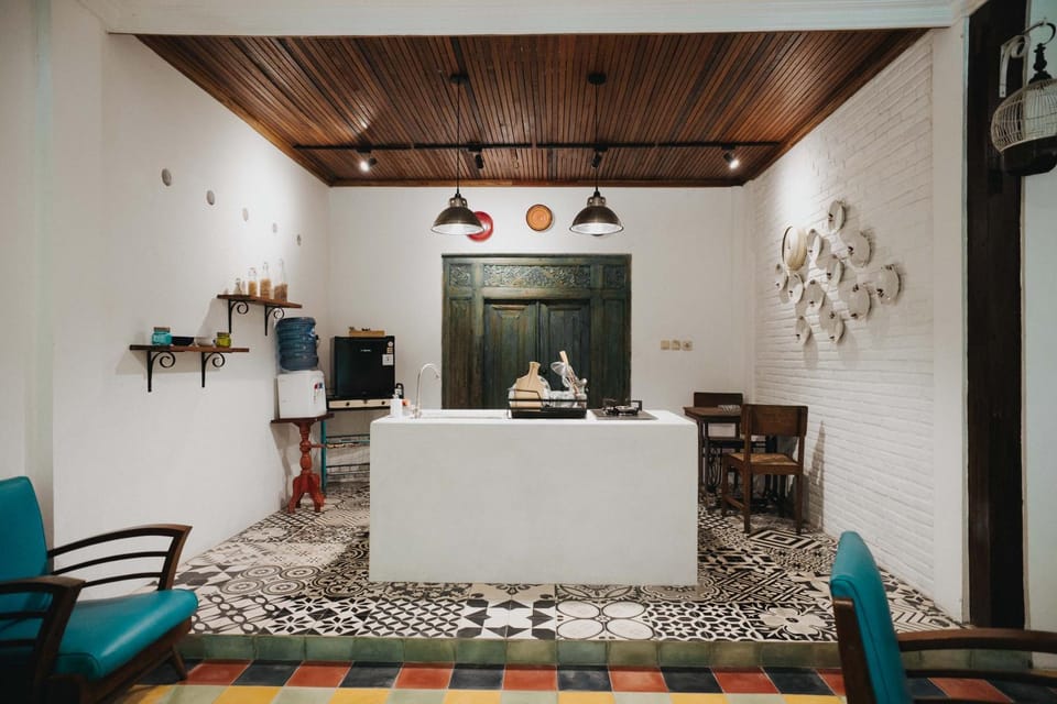 Seating area, Dining area, kitchen