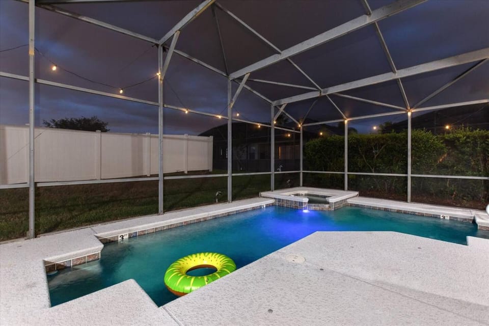 Night, Natural landscape, Hot Tub, Pool view, Swimming pool