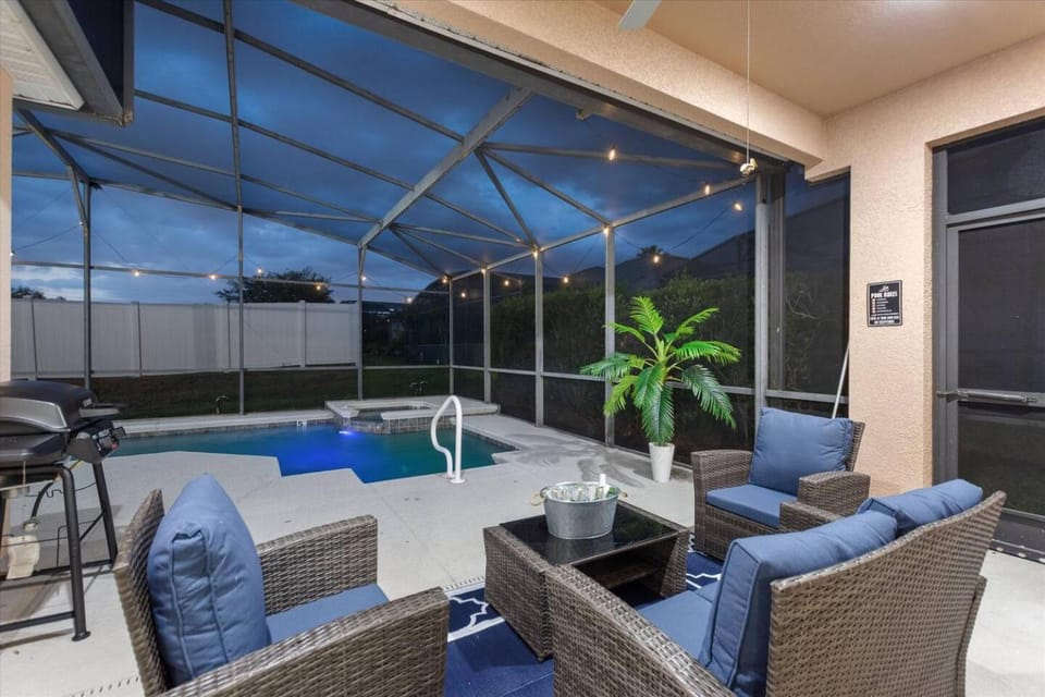 Patio, Natural landscape, Hot Tub, Seating area, Pool view, Swimming pool, sunbed