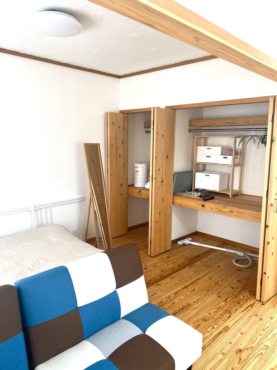 Bed, Living room