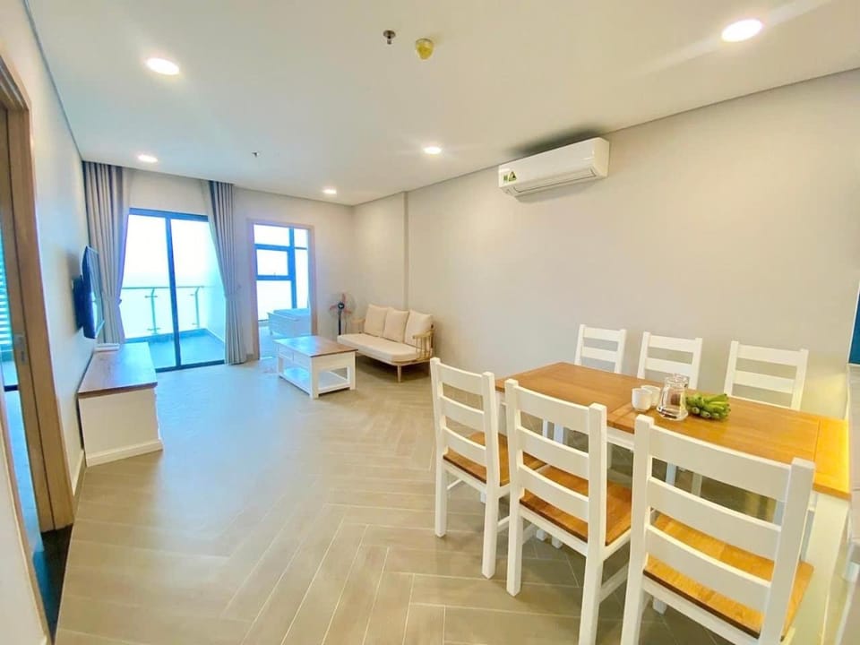 Living room, Seating area, air conditioner