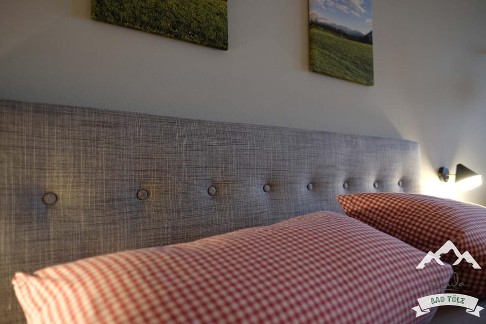 Bed, Living room, Decorative detail, Bedroom, On site