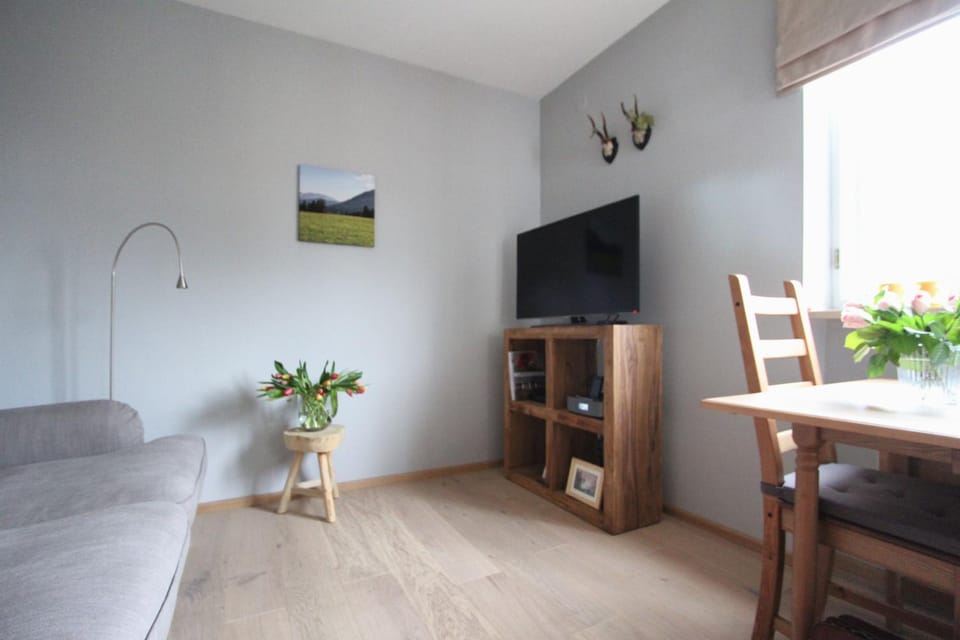 Living room, Photo of the whole room, Seating area, Dining area