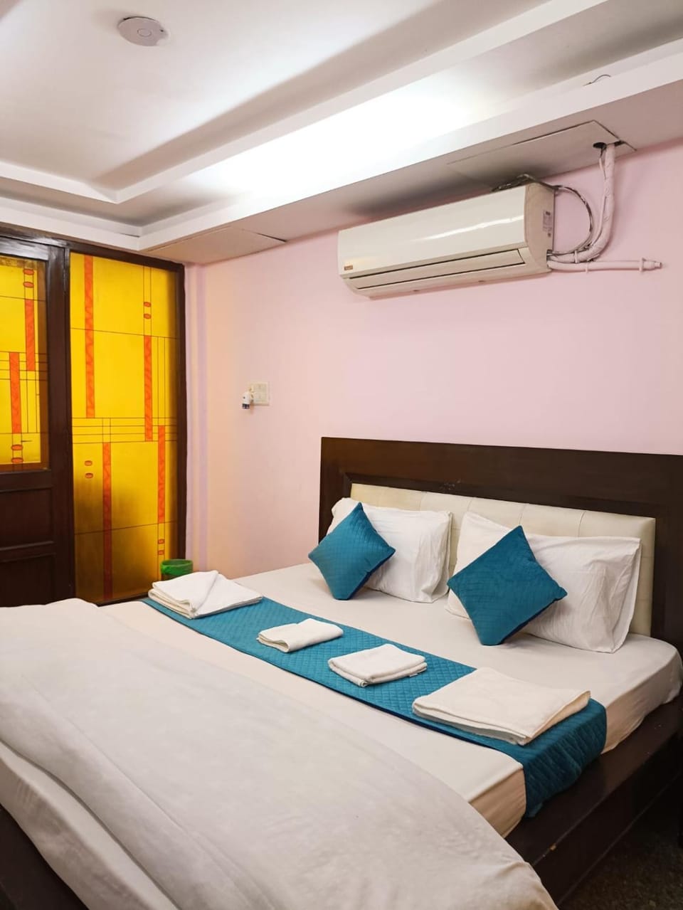 Bed, Bedroom, air conditioner