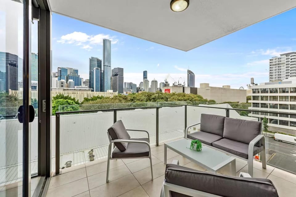 Million Dollar Views and Best Location! Walk to CBD! Apartment in Brisbane City