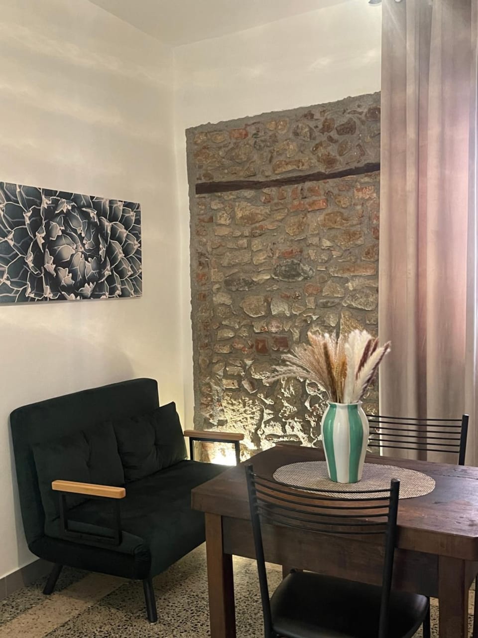 Seating area, Dining area