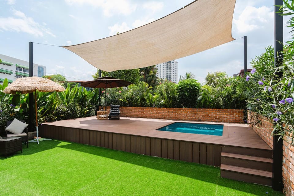 Swimming pool, sunbed, sunbed