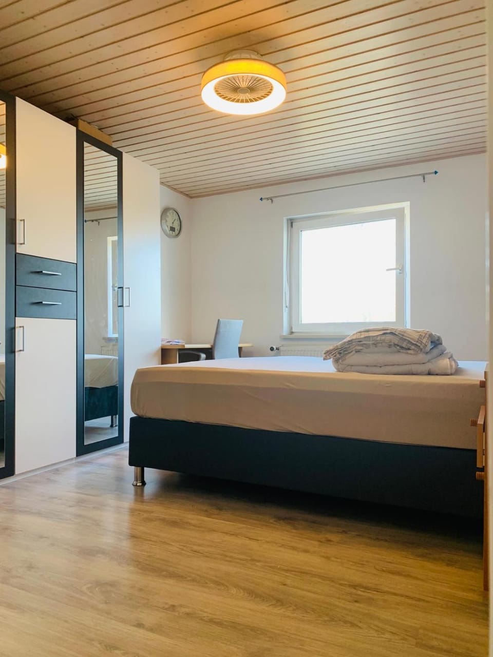 Photo of the whole room, Bedroom