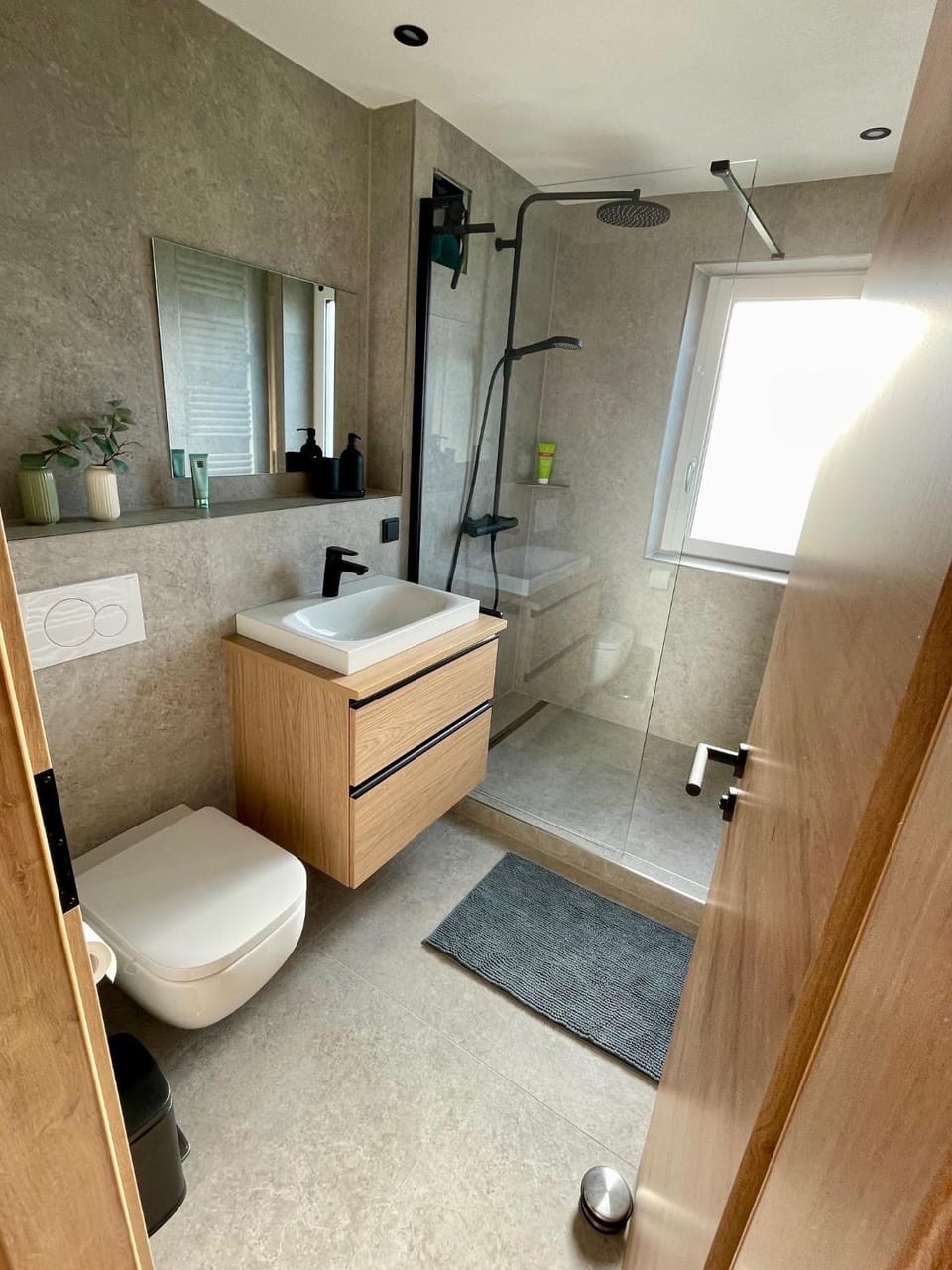 Shower, Toilet, Bathroom, towels