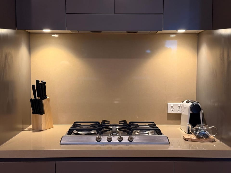 Coffee/tea facilities, Kitchen or kitchenette, oven, stove, stove, kitchen, kitchen