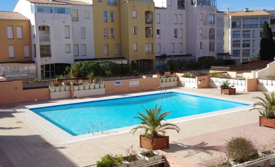 Studio cap d Agde Port Richelieu 4 centre port avec piscine Apartment in Agde